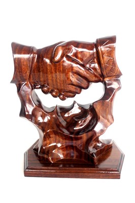 【廠家直銷批發零售木雕商務禮品 誠信擺件一件發辦公用品】價格,廠家,圖片,木質、竹質工藝品,如皋市下原鎮振新紅木工藝品廠-